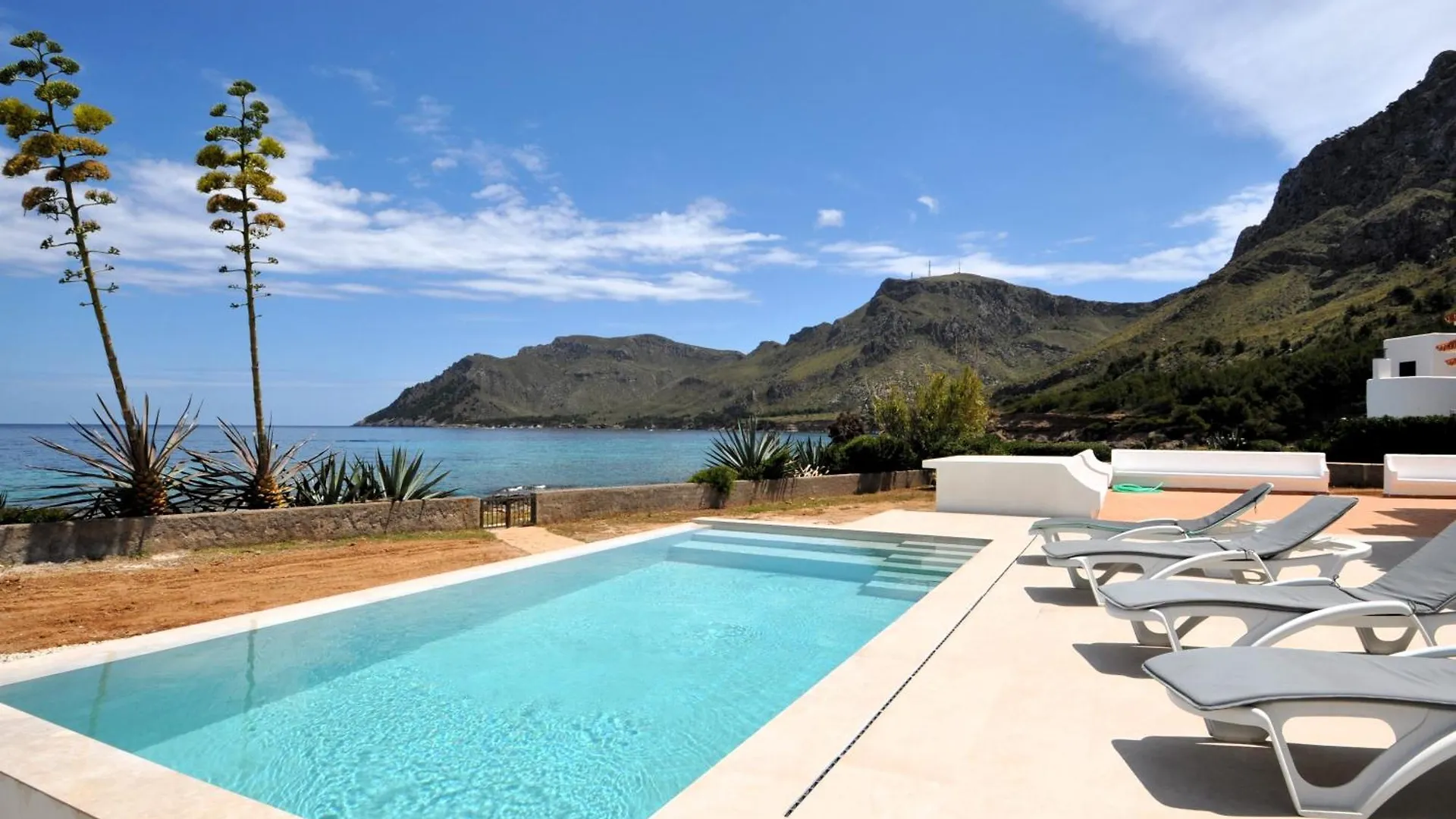 XOROI- Villa primera linea mar con vistas a Bahía Alcudia Artá Casa vacanze
