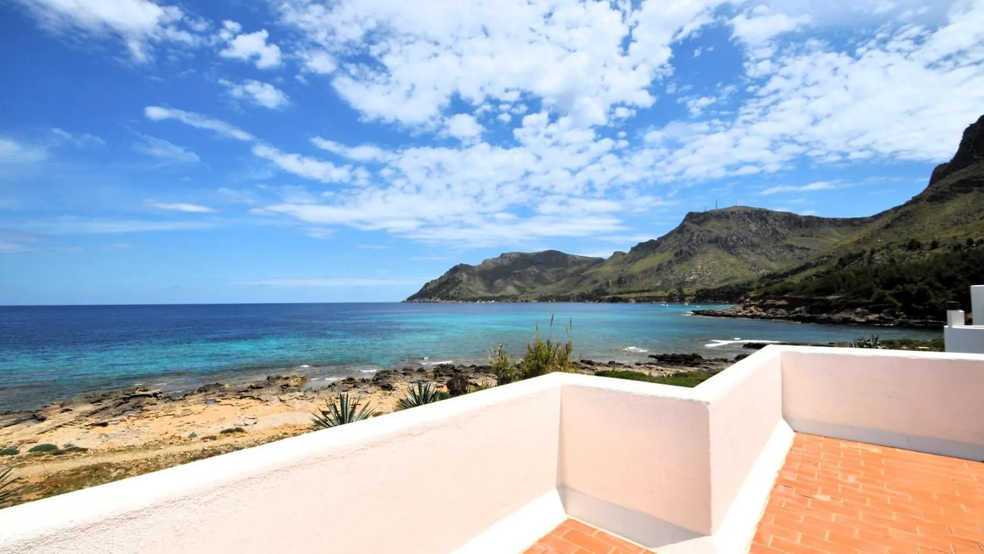 XOROI- Villa primera linea mar con vistas a Bahía Alcudia Artá