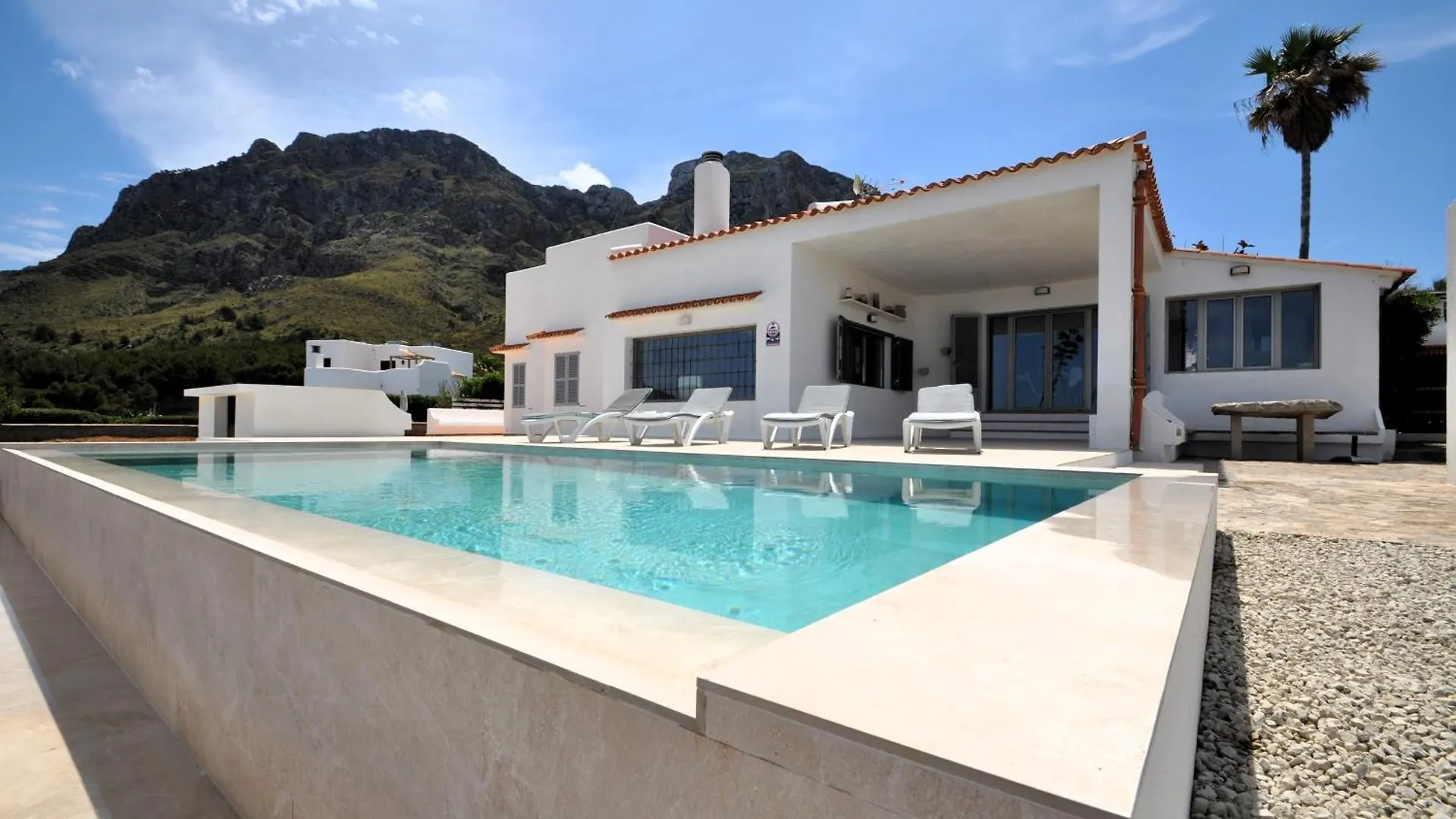 XOROI- Villa primera linea mar con vistas a Bahía Alcudia Artá