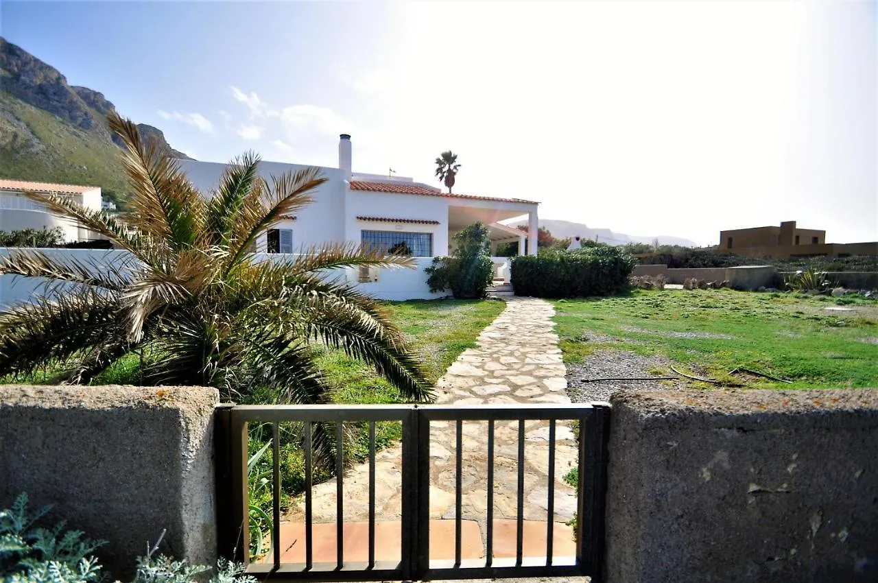 XOROI- Villa primera linea mar con vistas a Bahía Alcudia Artá